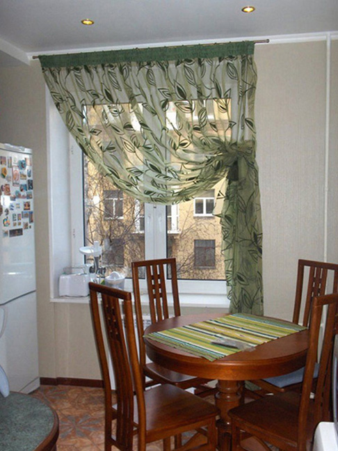 Варианты штор на кухню - фото оформления окон