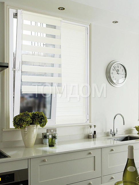Идеальное оформление окна — римские шторы на кухне (70 фото в интерьере)